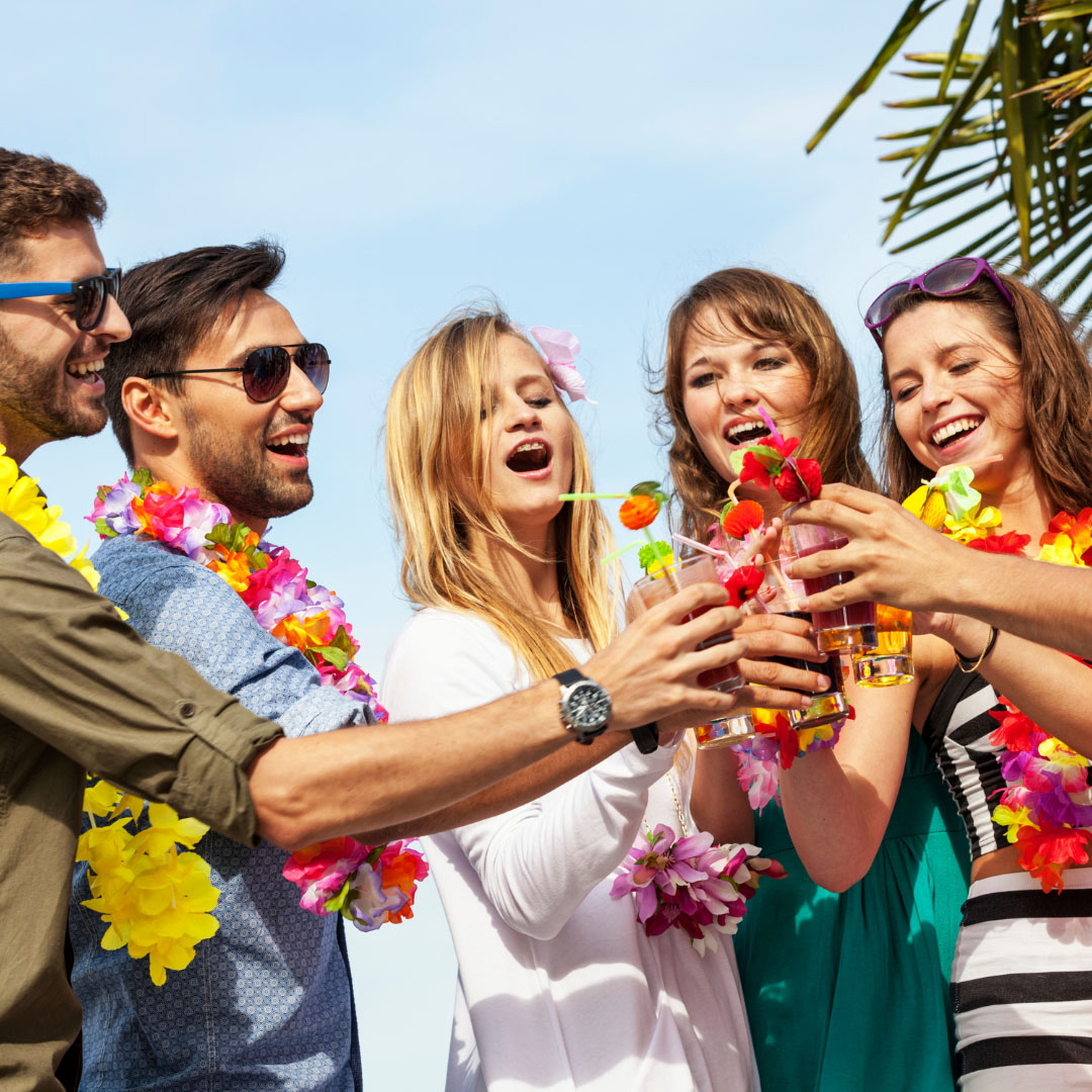 How to Help Your Guests Dress for a Tropical Wedding